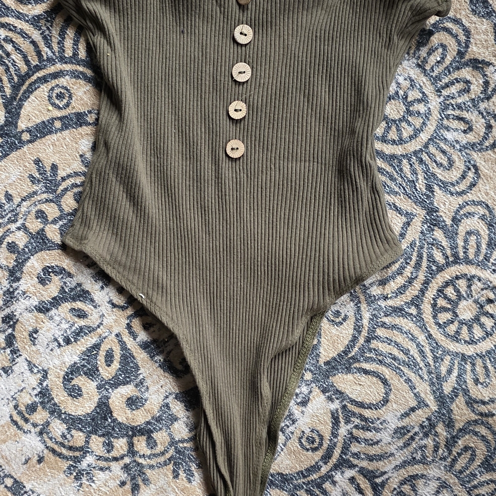 SHEIN Olive Ribbed Kids Bodysuit